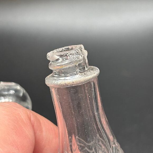 McKee & Bros. EAPG ‘Hickman’ Small Condiment Set Shaker Cruet Bottle Salt Cellar - Picture 10 of 10